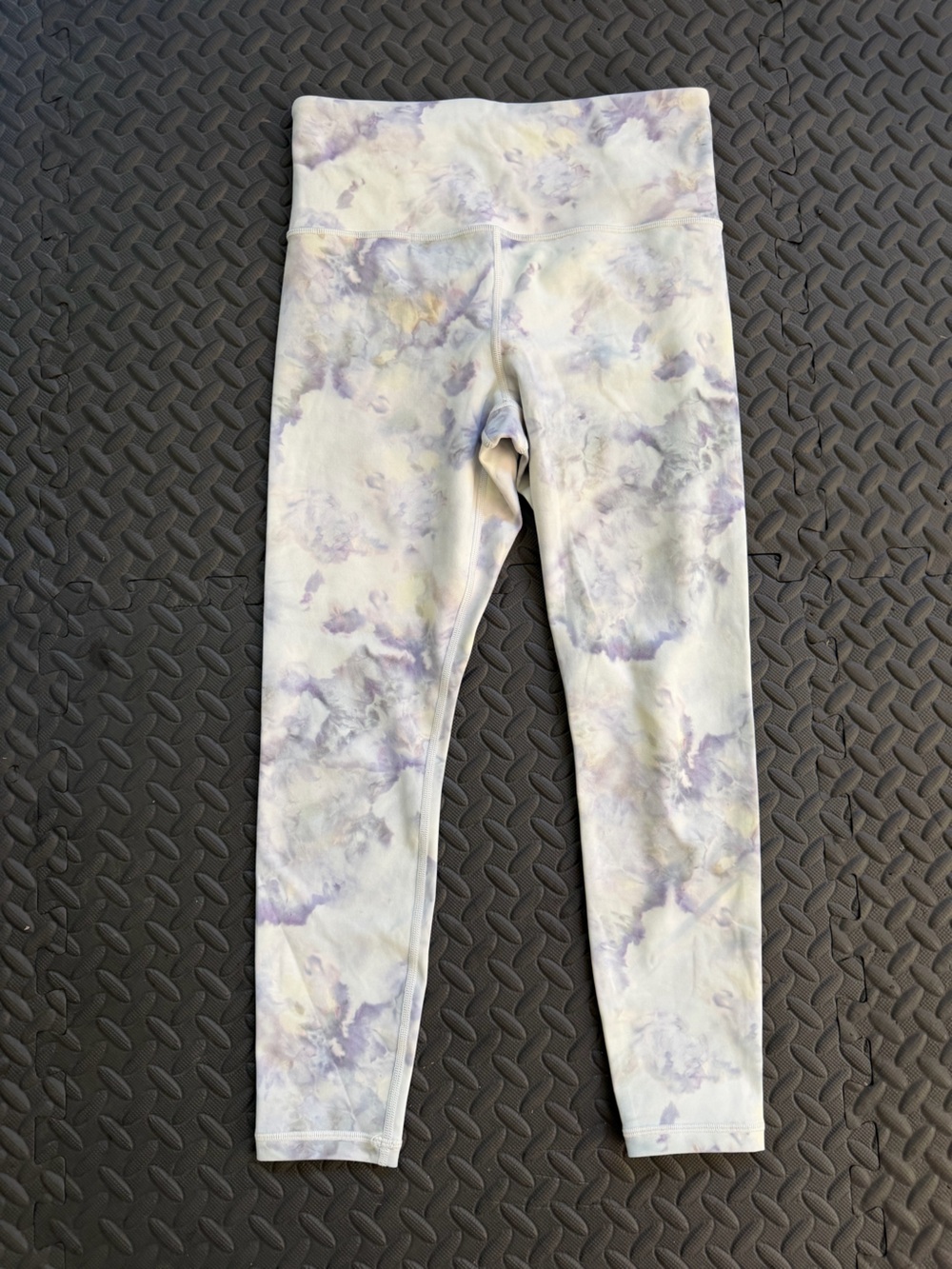 Athleta Tie-Dye Leggings in Lavender and Cream